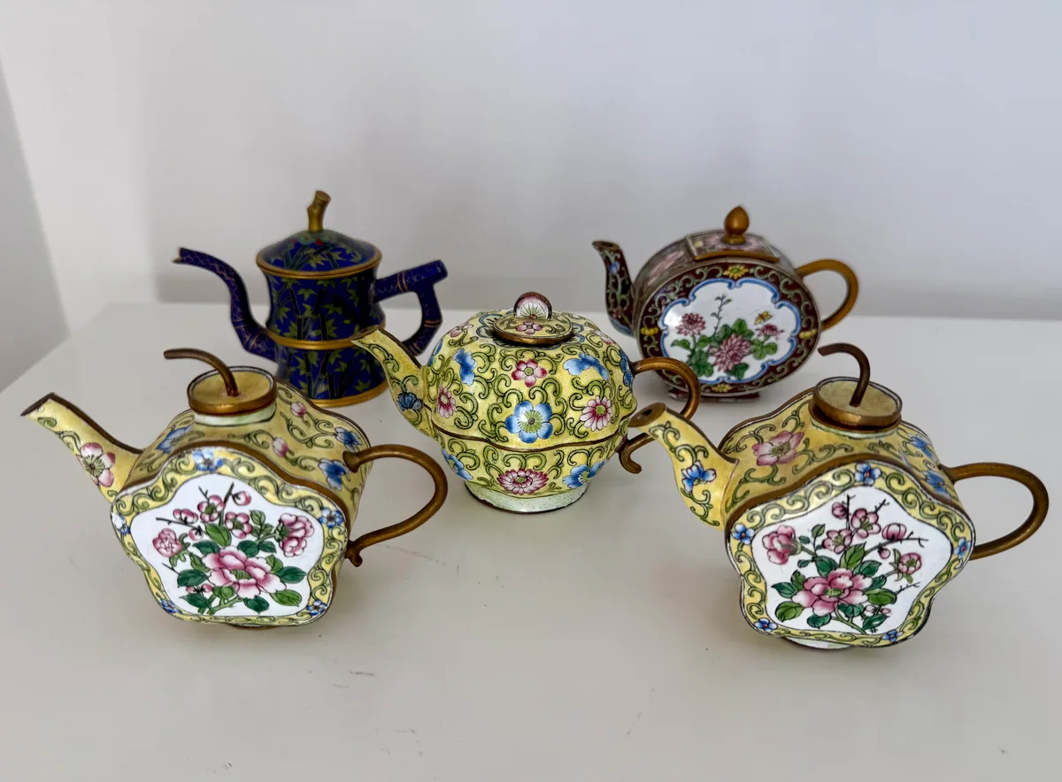 Chinese cloisonné miniature enamel teapots, 8 cm approx. (set of 5 teapots)