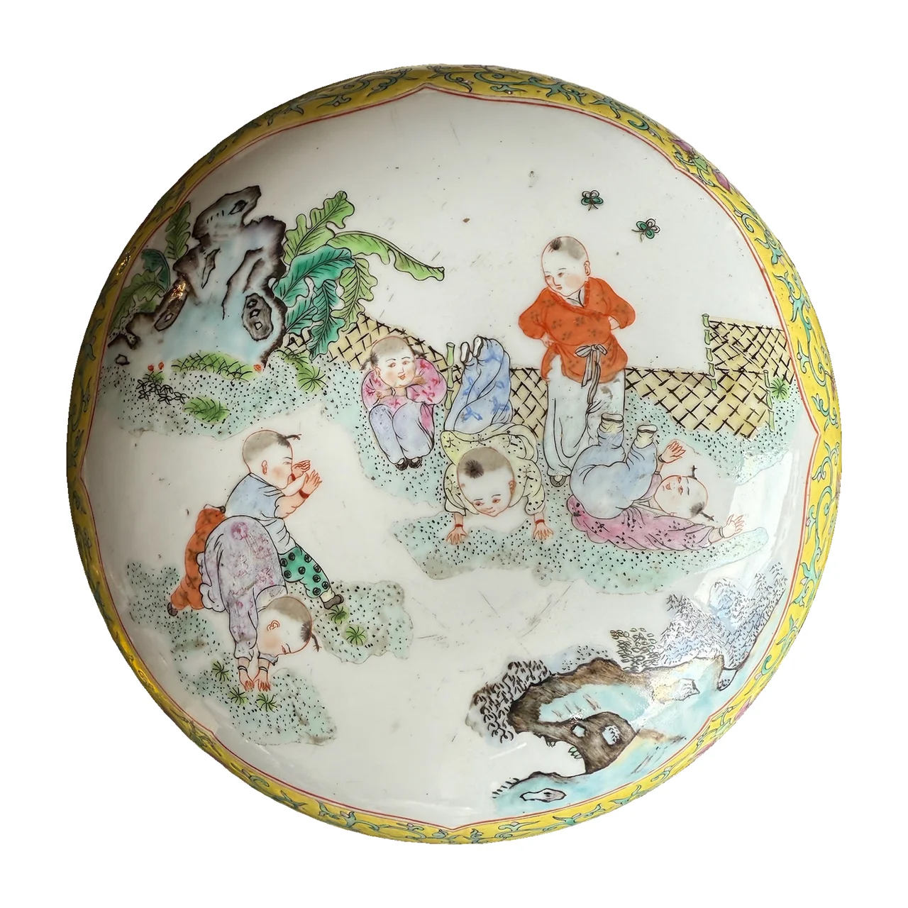 Grande caixa chinesa redonda com tampa em porcelana famille rose, meninos a brincar, 30 cm